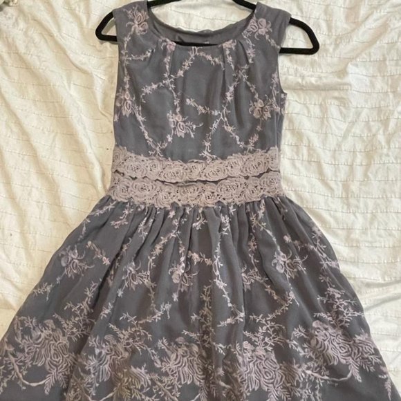 Purple lace dress - Picture 1 of 2